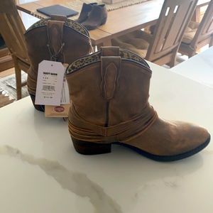 Laredo ankle Boots NWT